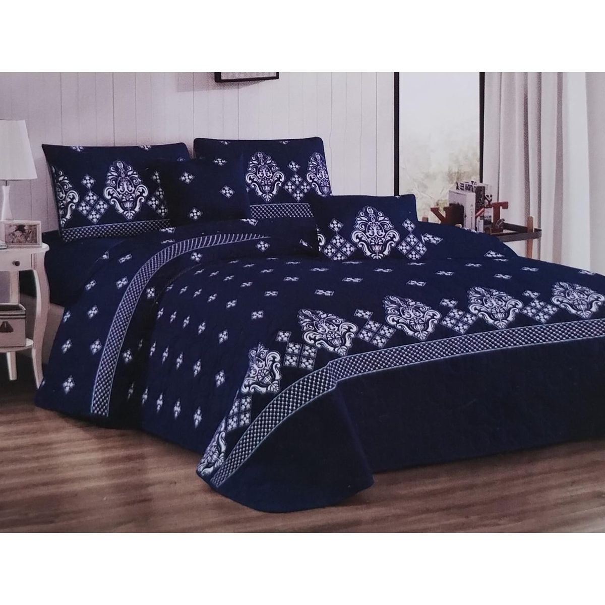 ANGELES DEL HOGAR - CubreCama de Verano Quilt Plaza y Media  Azul Oscuro Con Diseño Blanco