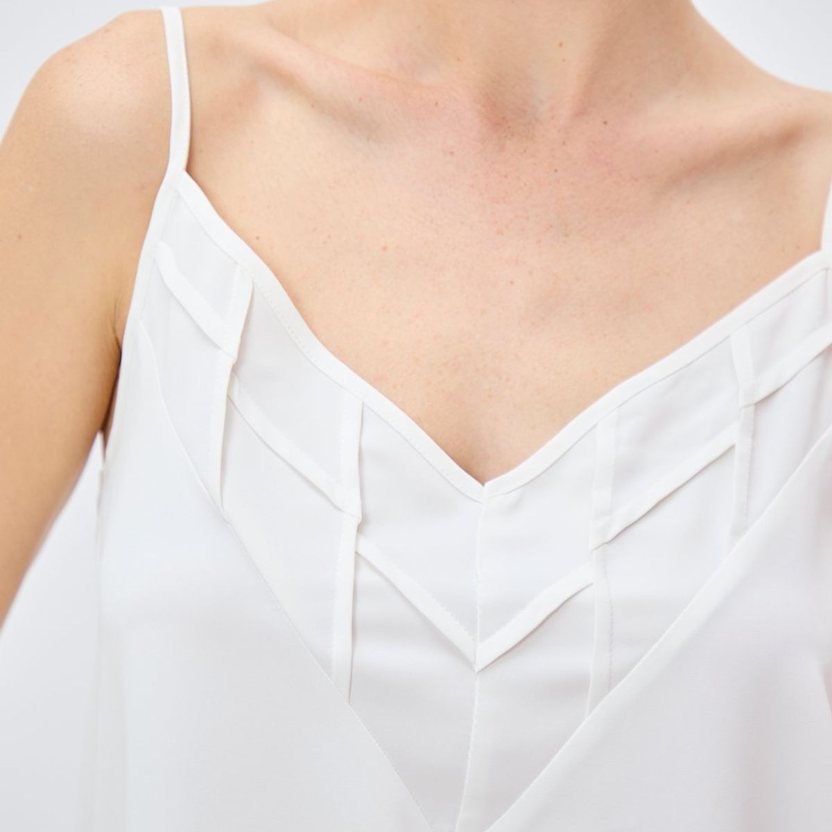 IO - Blusa Sin Mangas Crudo Mujer Io