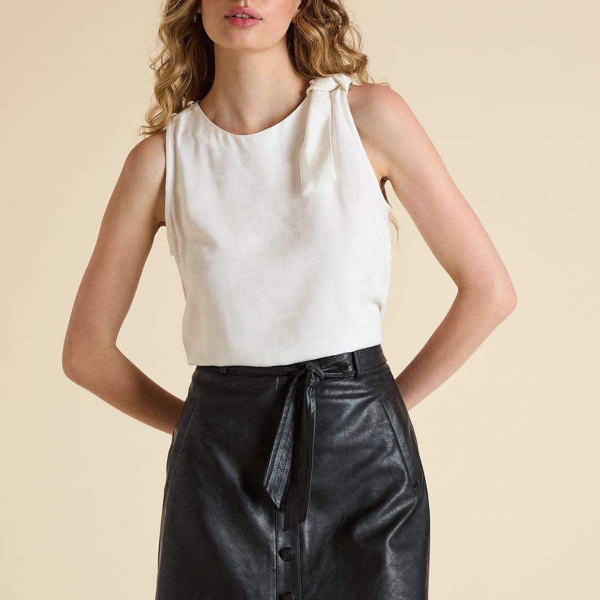 IO - Blusa Sin Mangas Crudo Mujer Io