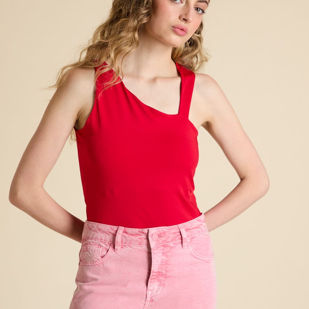 IO - Polera Sin Mangas Rojo Mujer Io