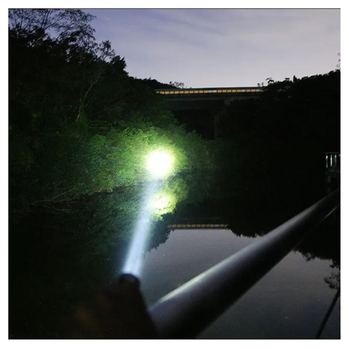 GENERICO - Linterna Portátil LED Con Zoom de caza o táctica Recargable