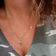 VANE COLLECTION - Cadena collar mujer dorada doble baño de oro y diferentes corazones
