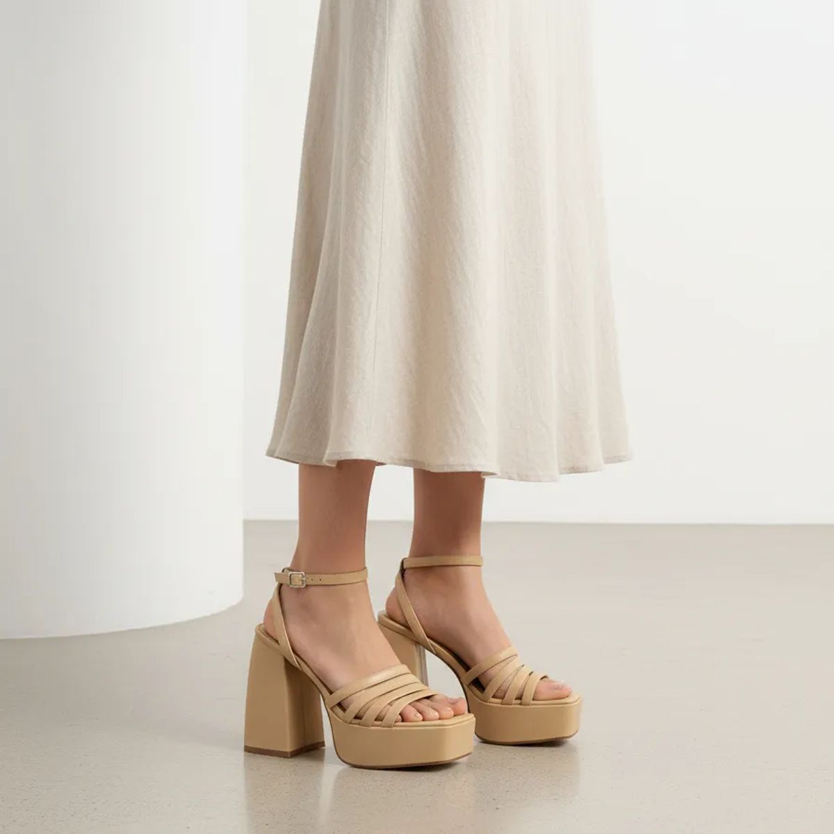 APOSTOL - Tacon trenzadas de ecocuero beige dama