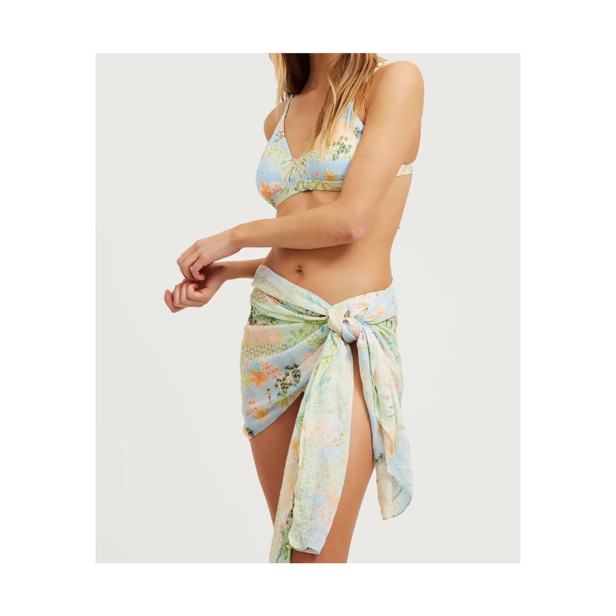 LOUNGE - Estola Pareo The Artist Project By @Tatisoko Celeste LOUNGE