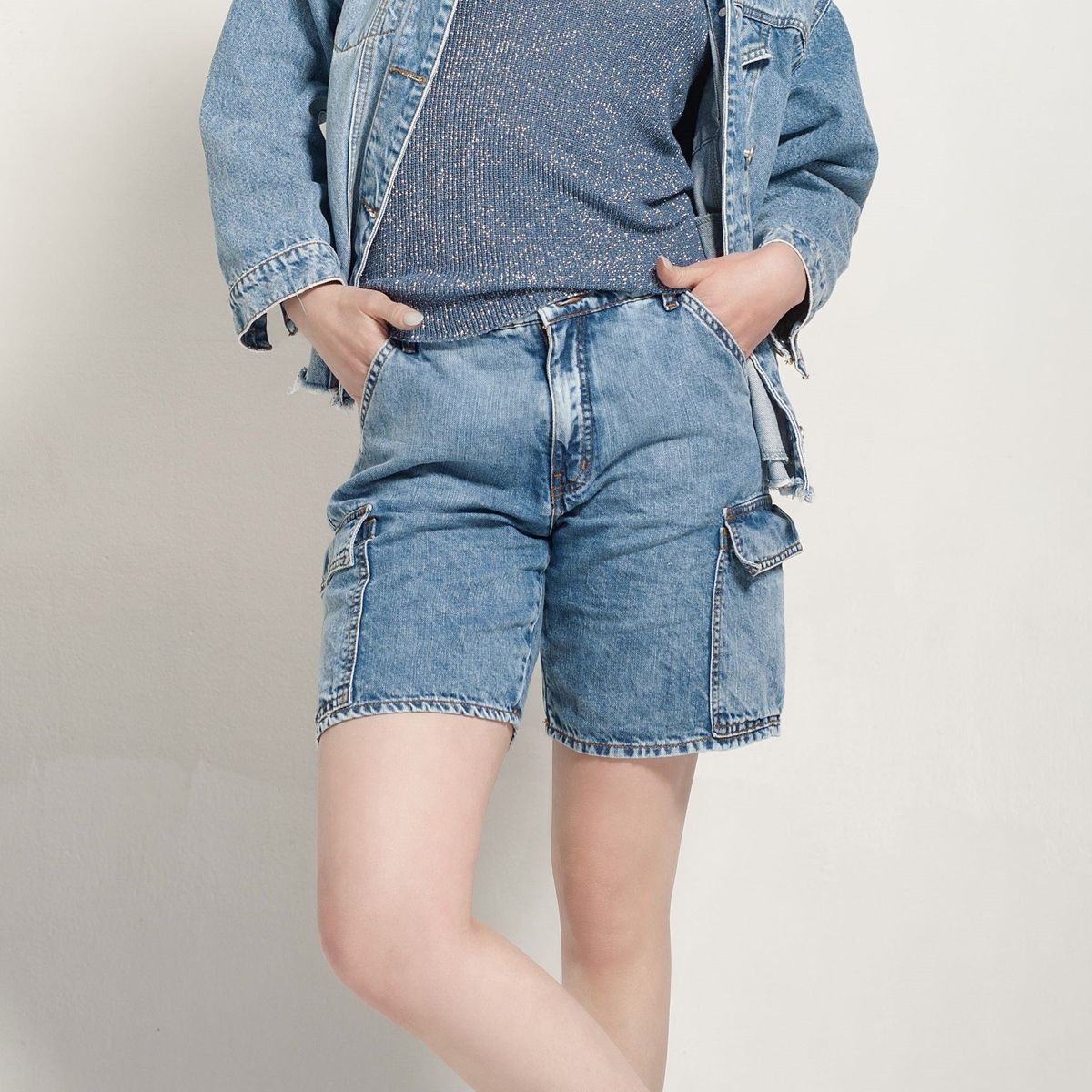 MOMCHIC - Short Cargo Azul Bolsillos