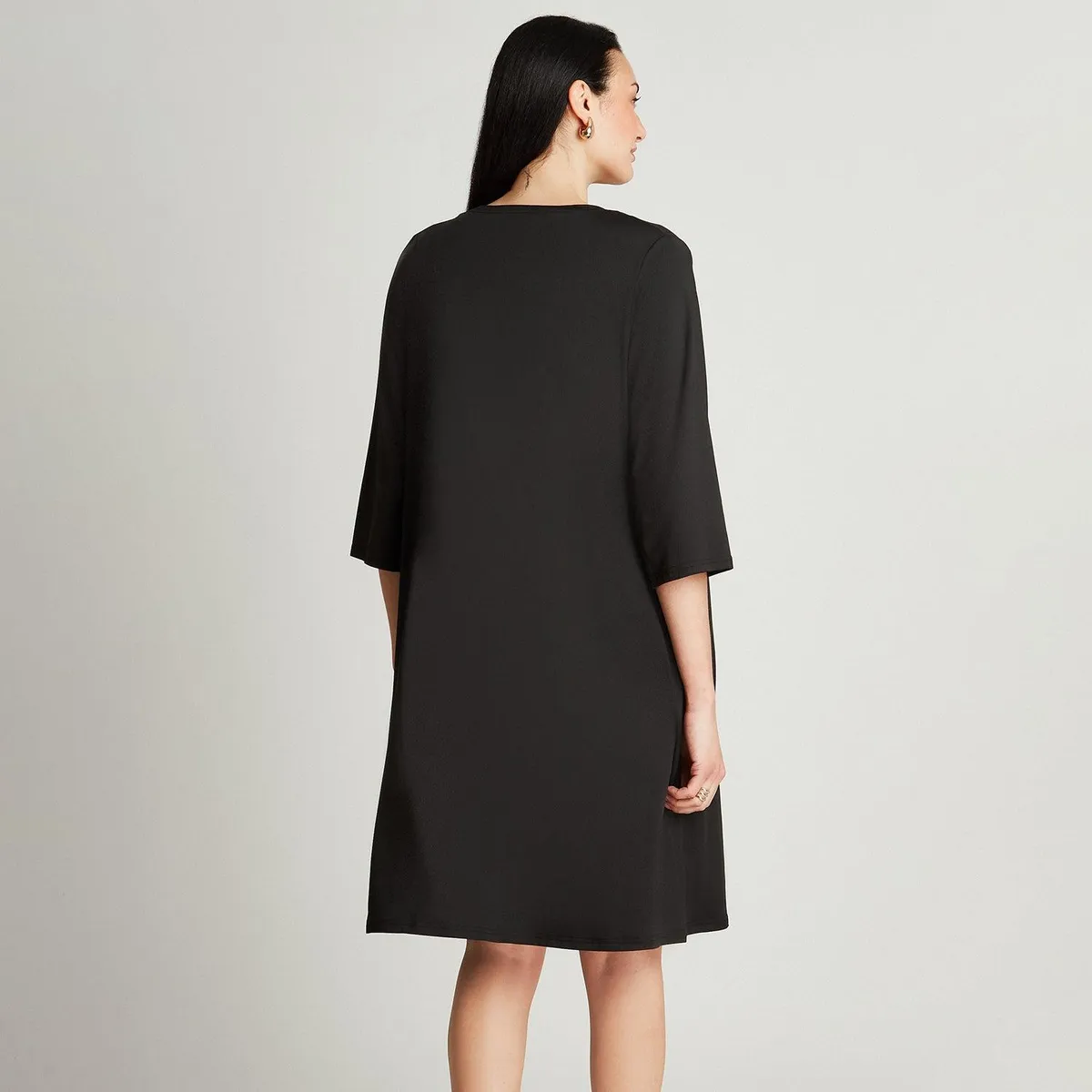 LORENZO DI PONTTI - Vestido Midi Negro Manga 3/4 Cuello Redondo Con Tapadito