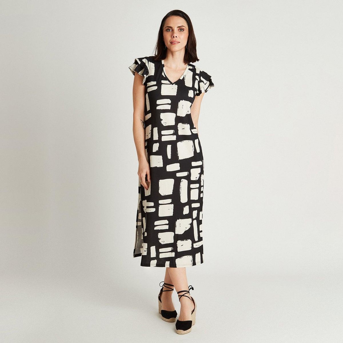 CURVI - Vestido Maxi Crudo Manga Corta Cuello V