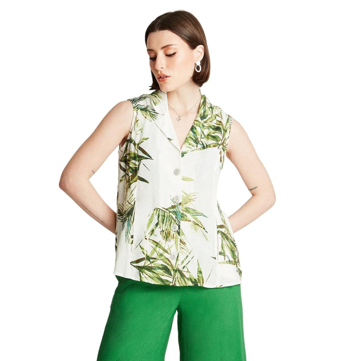 CURVI - Blusa Beige Sin Manga Estampado Cuello Solapa