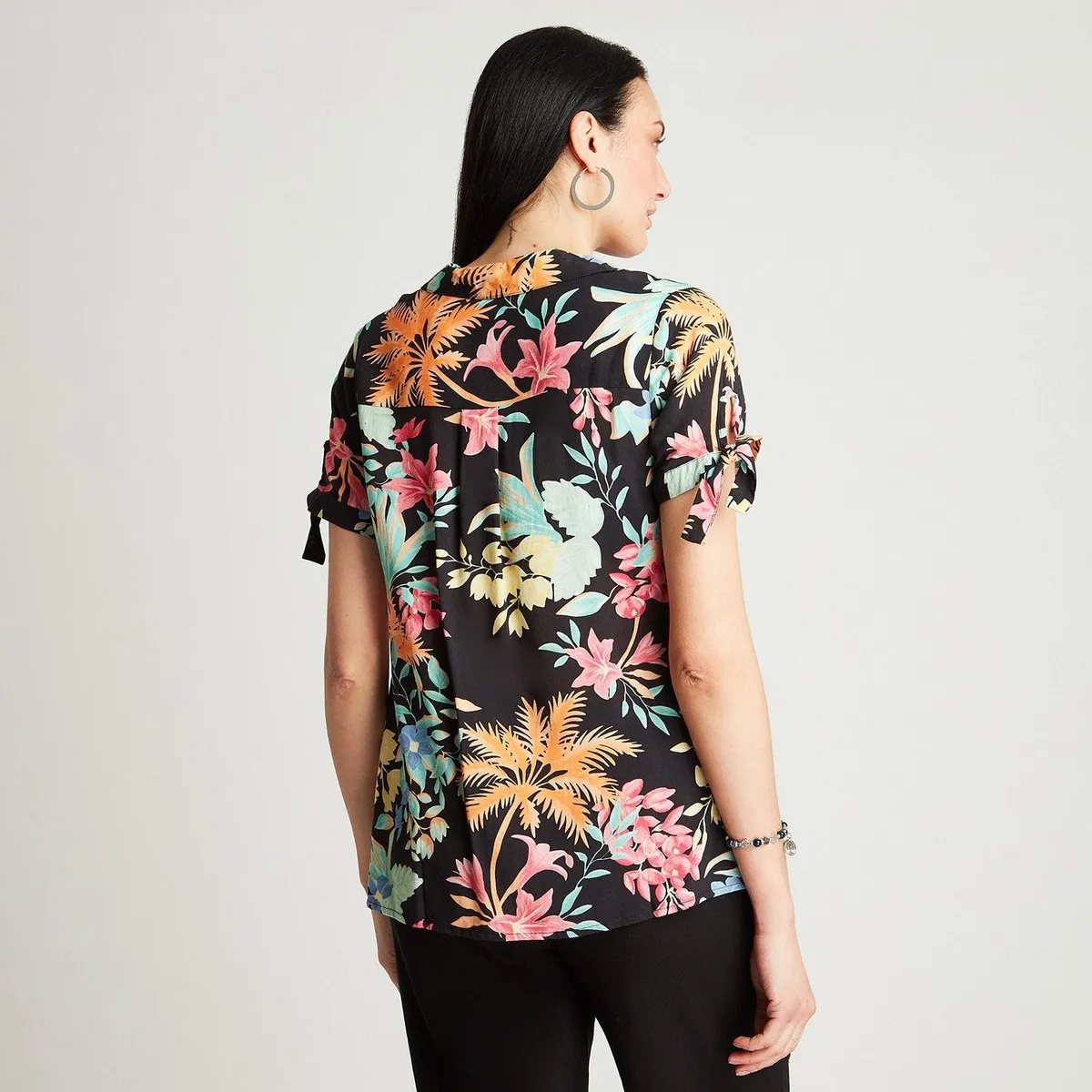 CURVI - Blusa Negro Manga Corta Estampado Cuello Camisero