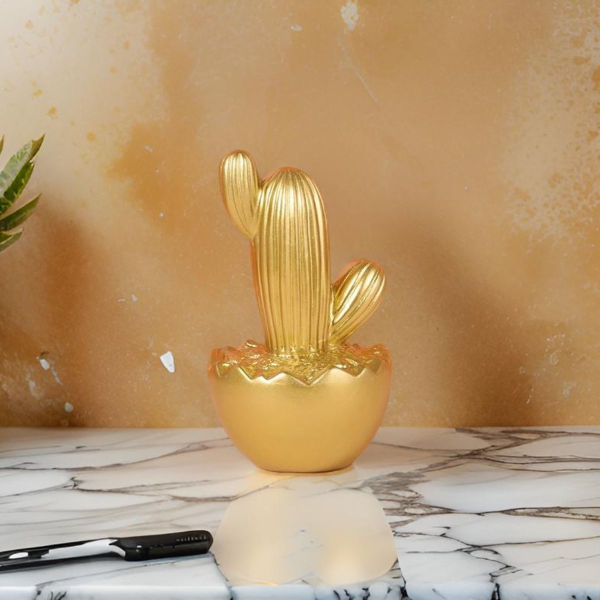 GENERICO - Adorno Cactus De Resina Dorado Decoracion Mesa Oficina D3