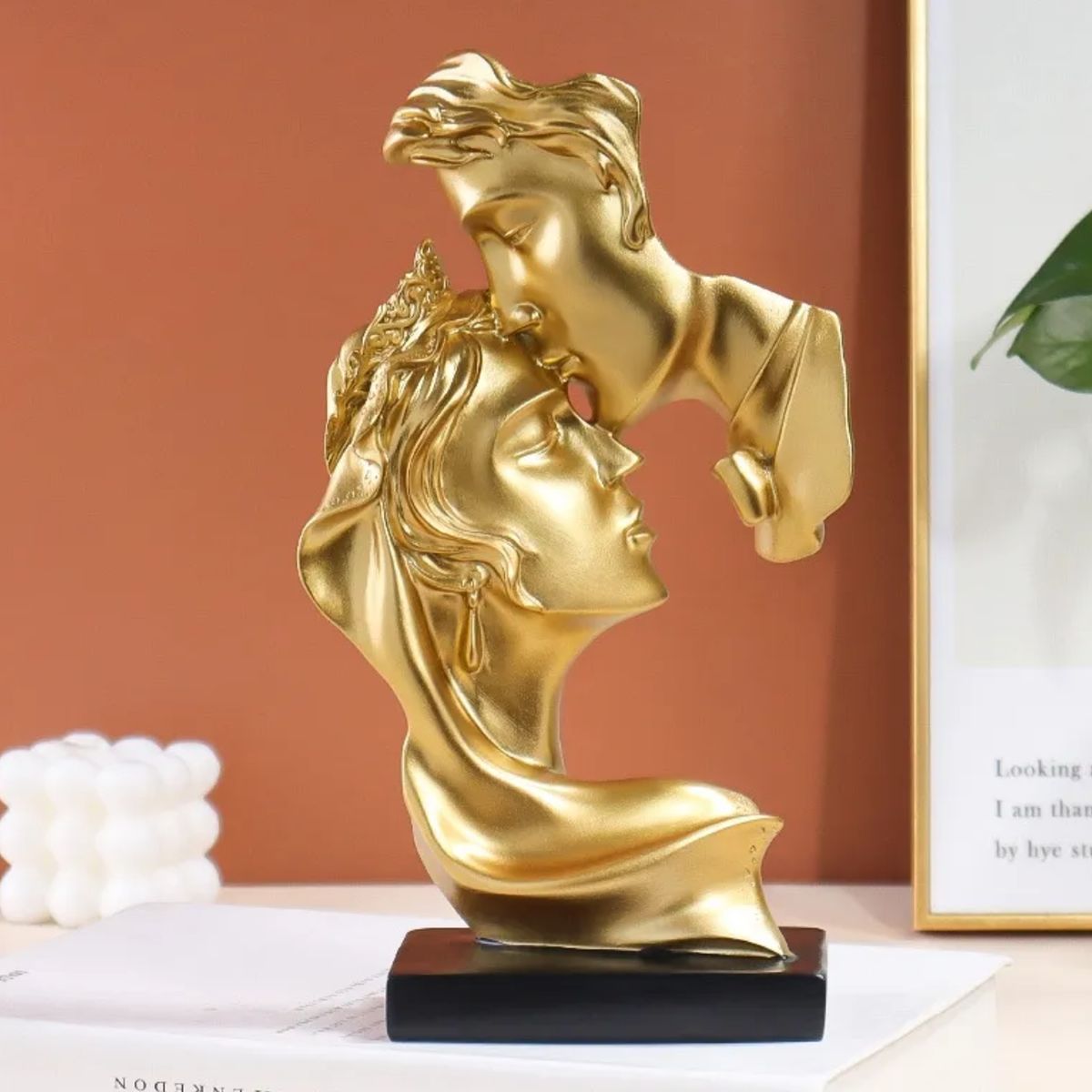 GENERICO - Escultura Romantica De Amor Pareja Beso De Resina Dorado