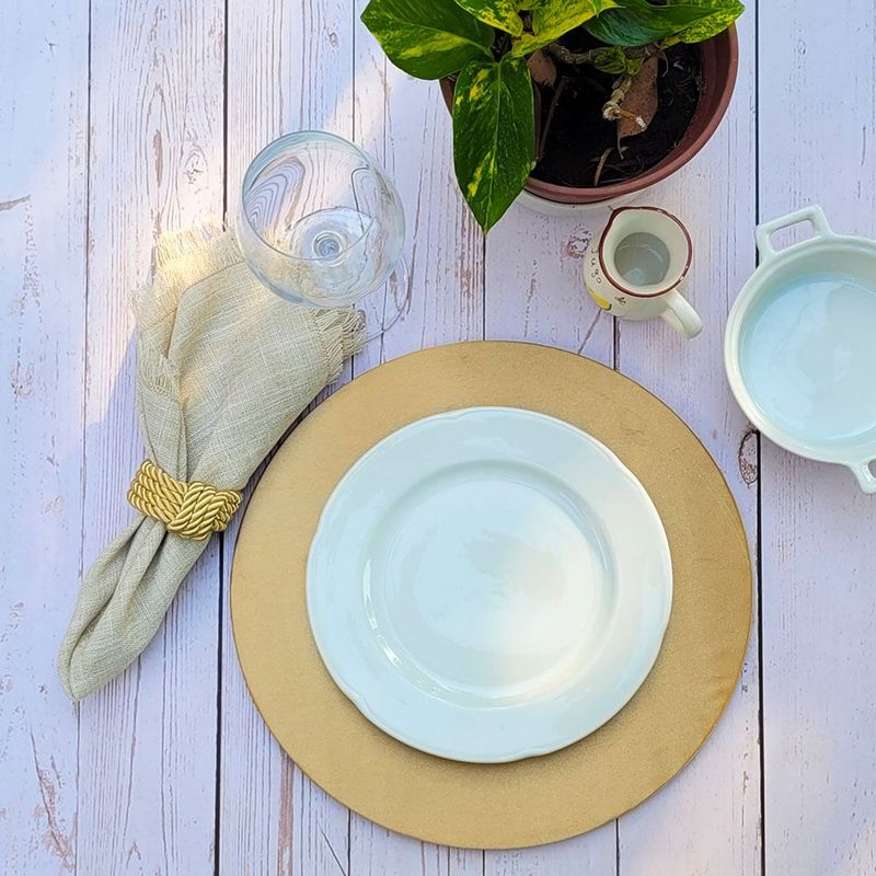 COCHO COCHO - Set 4 Funda + Plato Base Dorado