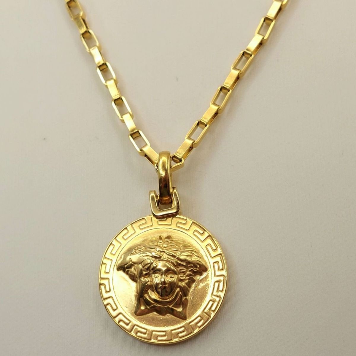 GENERICO - Cadena Oro Laminado 18k Tejido Clip con Colgante Medusa