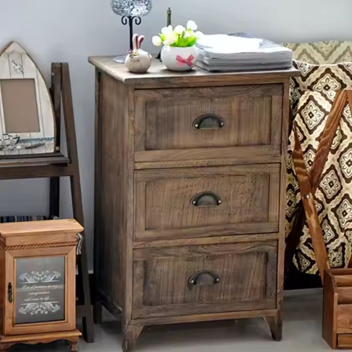 GENERICO - VELADOR MADERA 3 CAJONES COLOR CAFE CON TIRADORES METAL