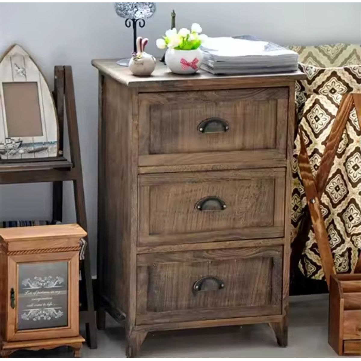 GENERICO - VELADOR MADERA 3 CAJONES COLOR CAFE CON TIRADORES METAL