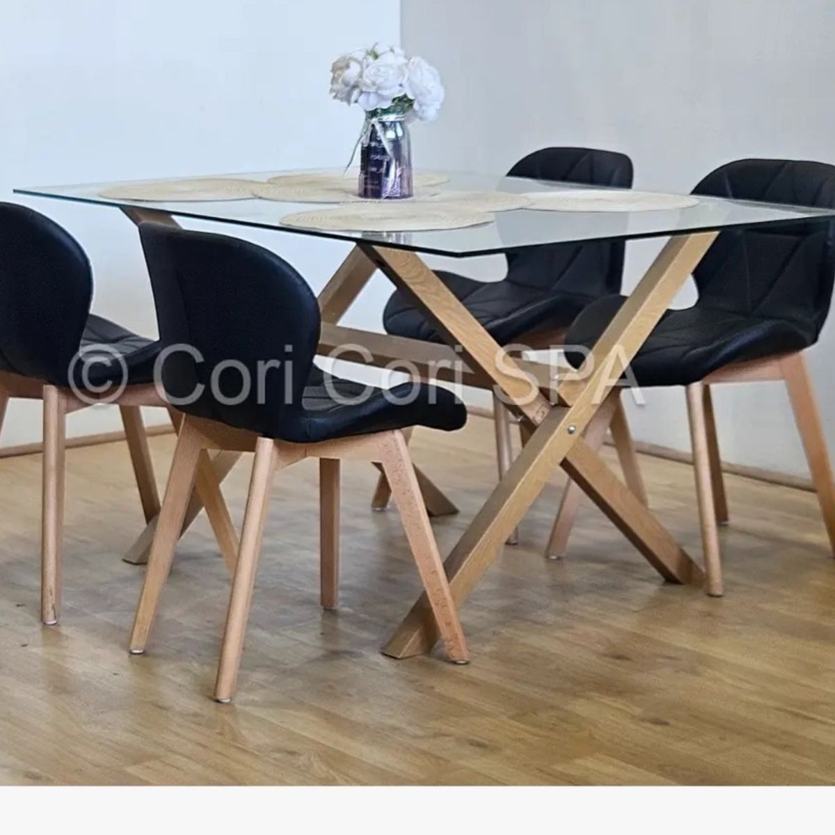 CORI CORI - Comedor Medlock 140x90cms + 4 Sillas Mariposa Ecocuero Wood Negro