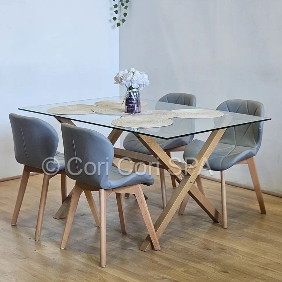 CORI CORI - Comedor Medlock 140x90cms + 4 Sillas Mariposa Ecocuero Wood Gris