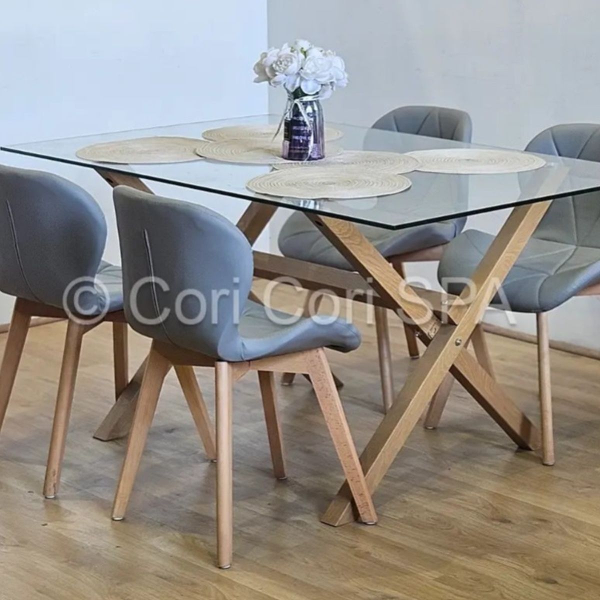 CORI CORI - Comedor Medlock 140x90cms + 4 Sillas Mariposa Ecocuero Wood Gris