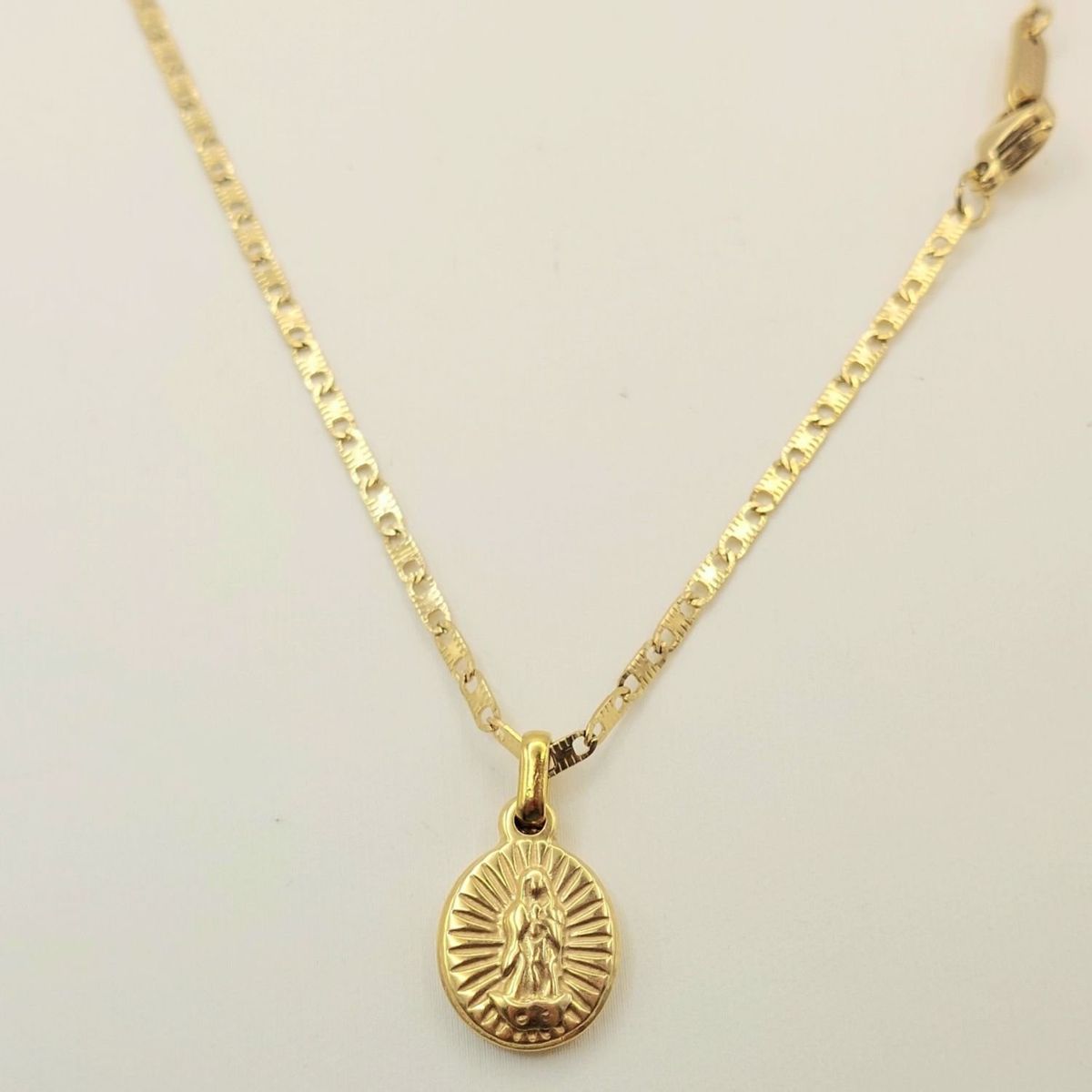 GENERICO - Cadena Oro Laminado Tejido Ancla de Virgen Milagrosa de los Rayos