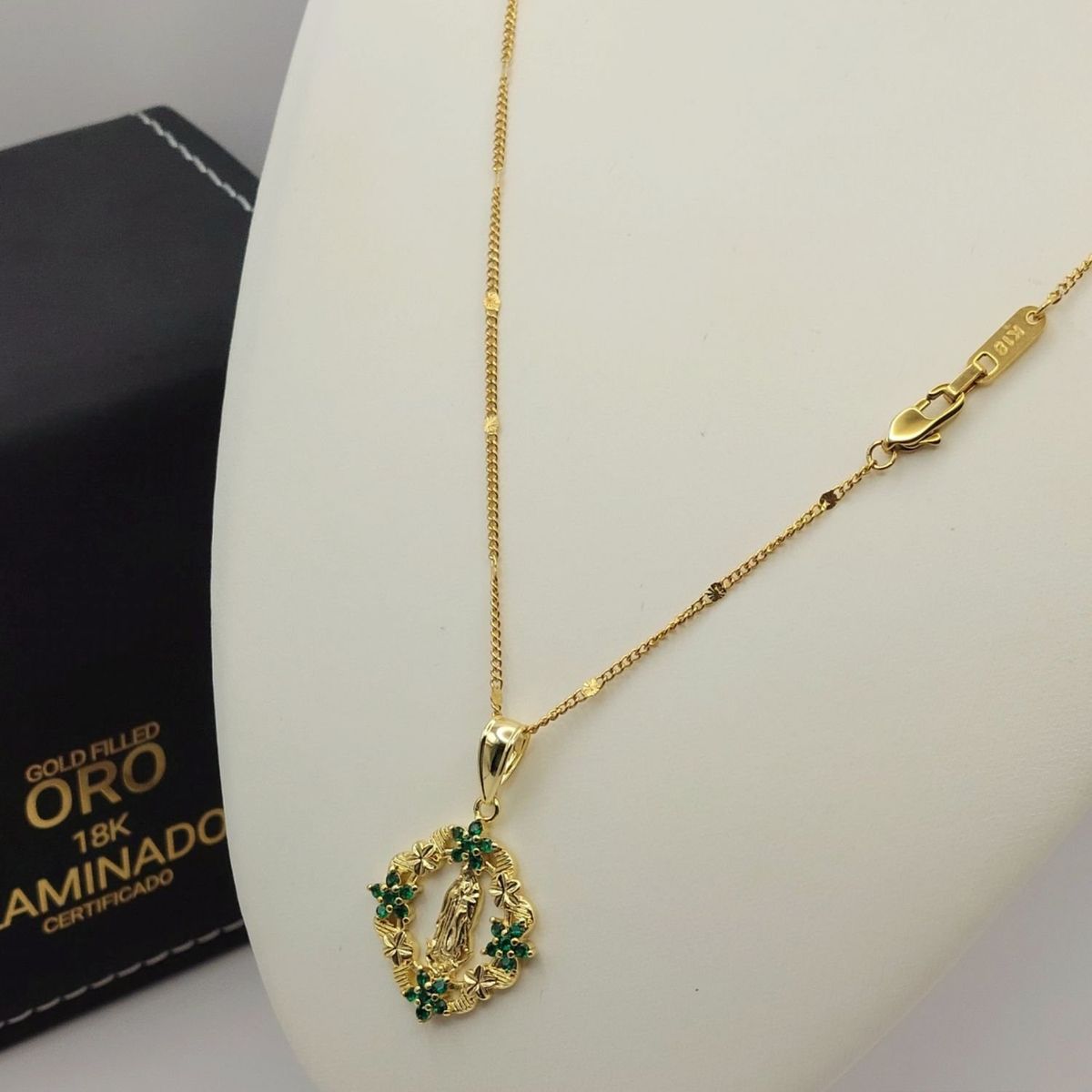 GENERICO - Cadena Oro Laminado Tejido Destellos con Virgen Guadalupe de Esmeralda