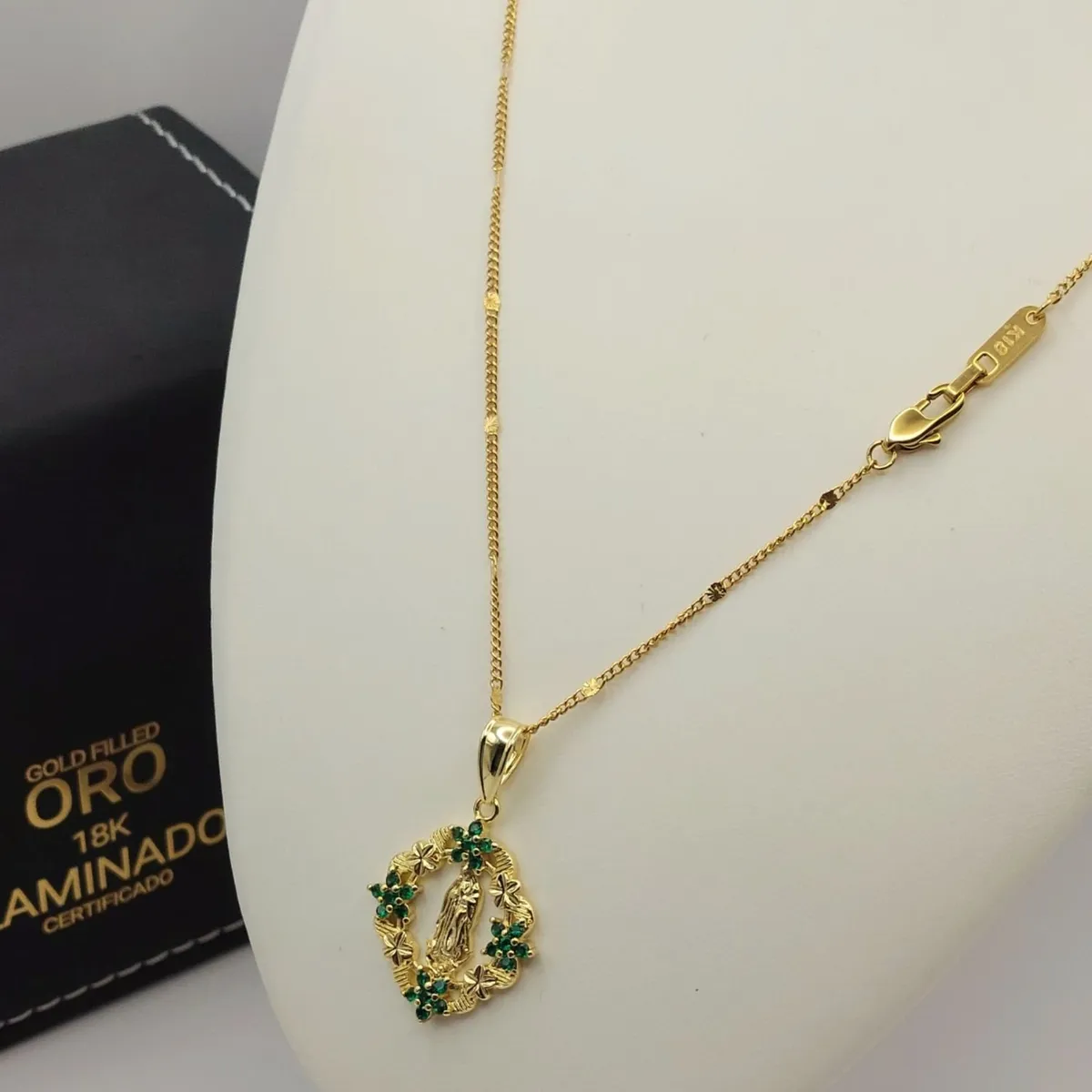 GENERICO - Cadena Oro Laminado Tejido Destellos con Virgen Guadalupe de Esmeralda