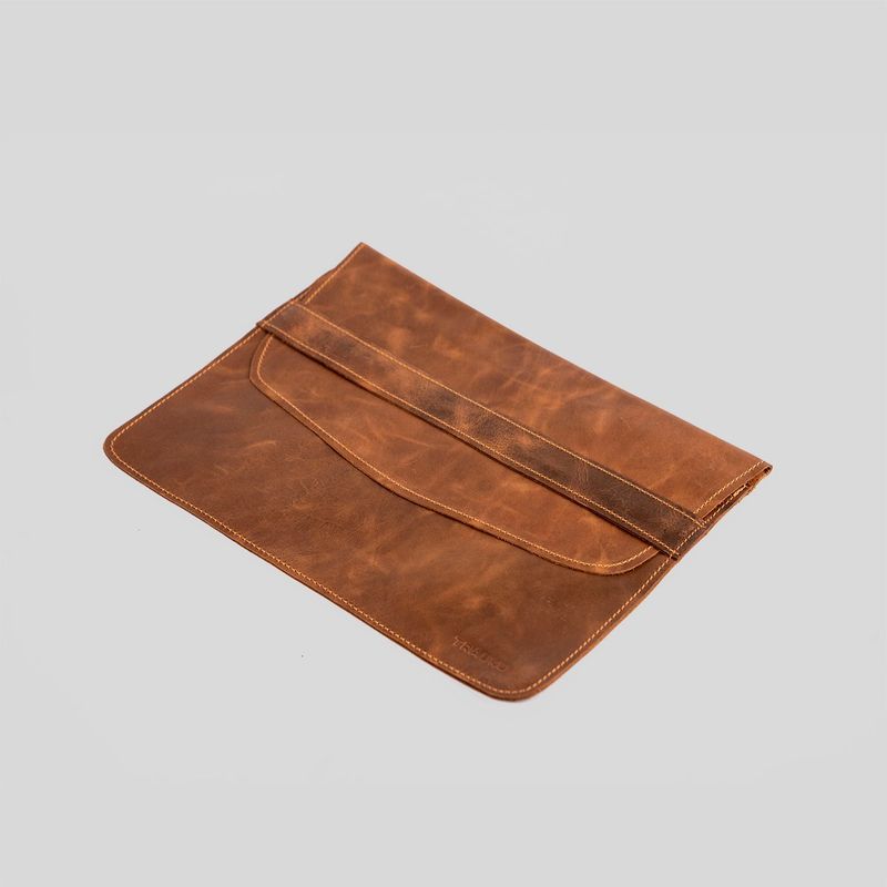 TRAUKO - Funda Cuero Computador Unisex Café Trauko Bilbao