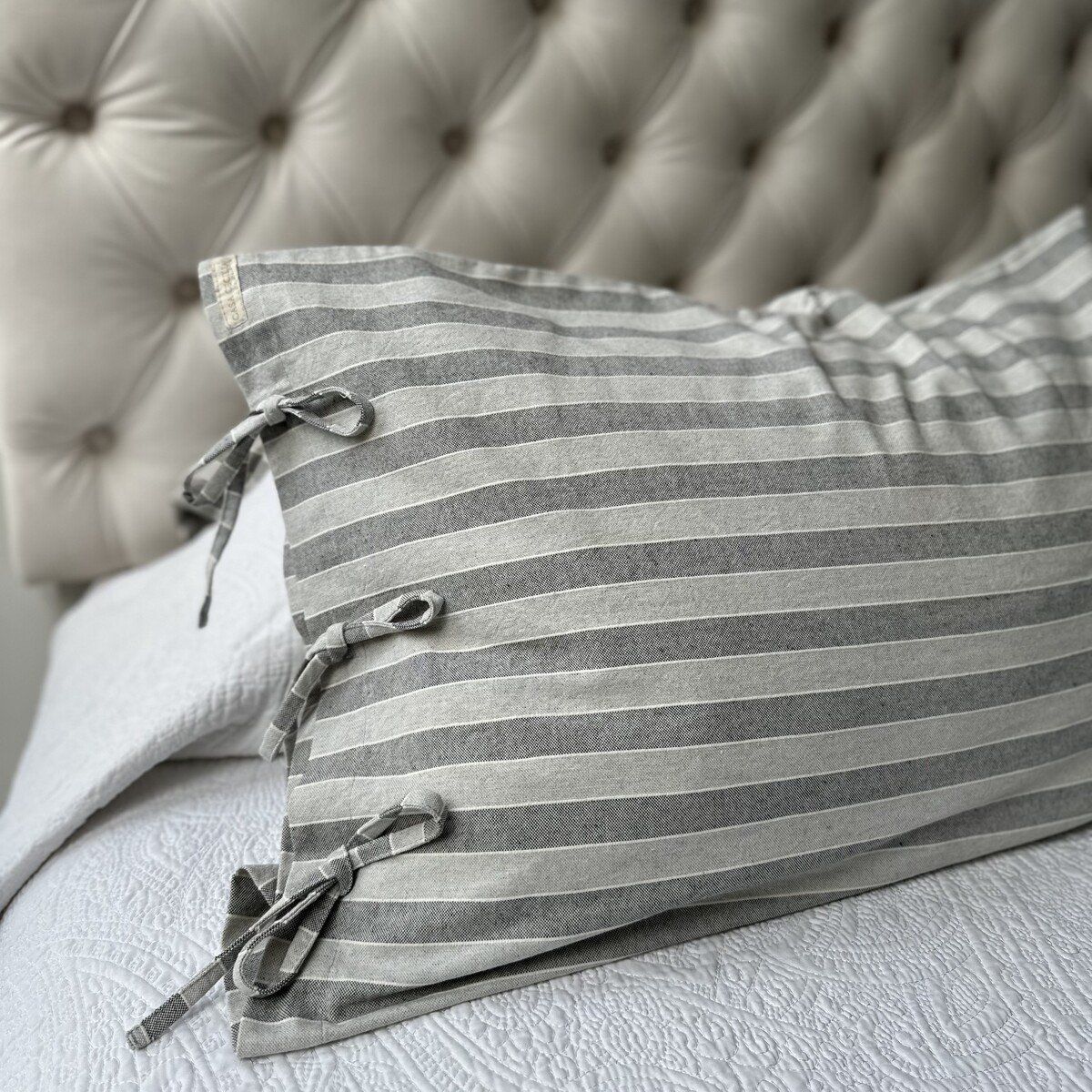 CASA CECILIA - Funda de Cojín 50x90 Paula Rayas Gris Claro Casa Cecilia