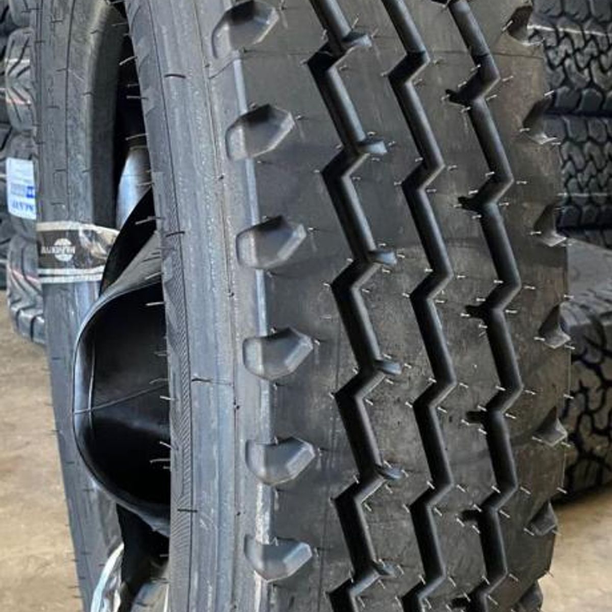 GENERICO - Neumatico 700 R16 Milever MAR573 118114L 14PR Mixto CC