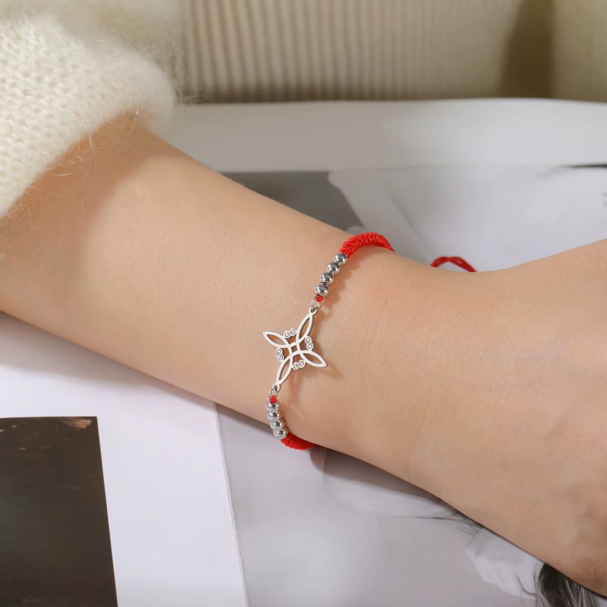 TODOJOYAS - Pulsera Nudo de Bruja Celta Plateada Acero Cuerda Roja