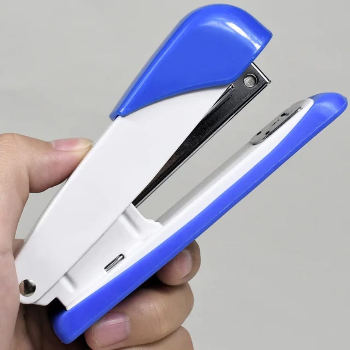 GENERICO - Corchetera de metal mediana portable