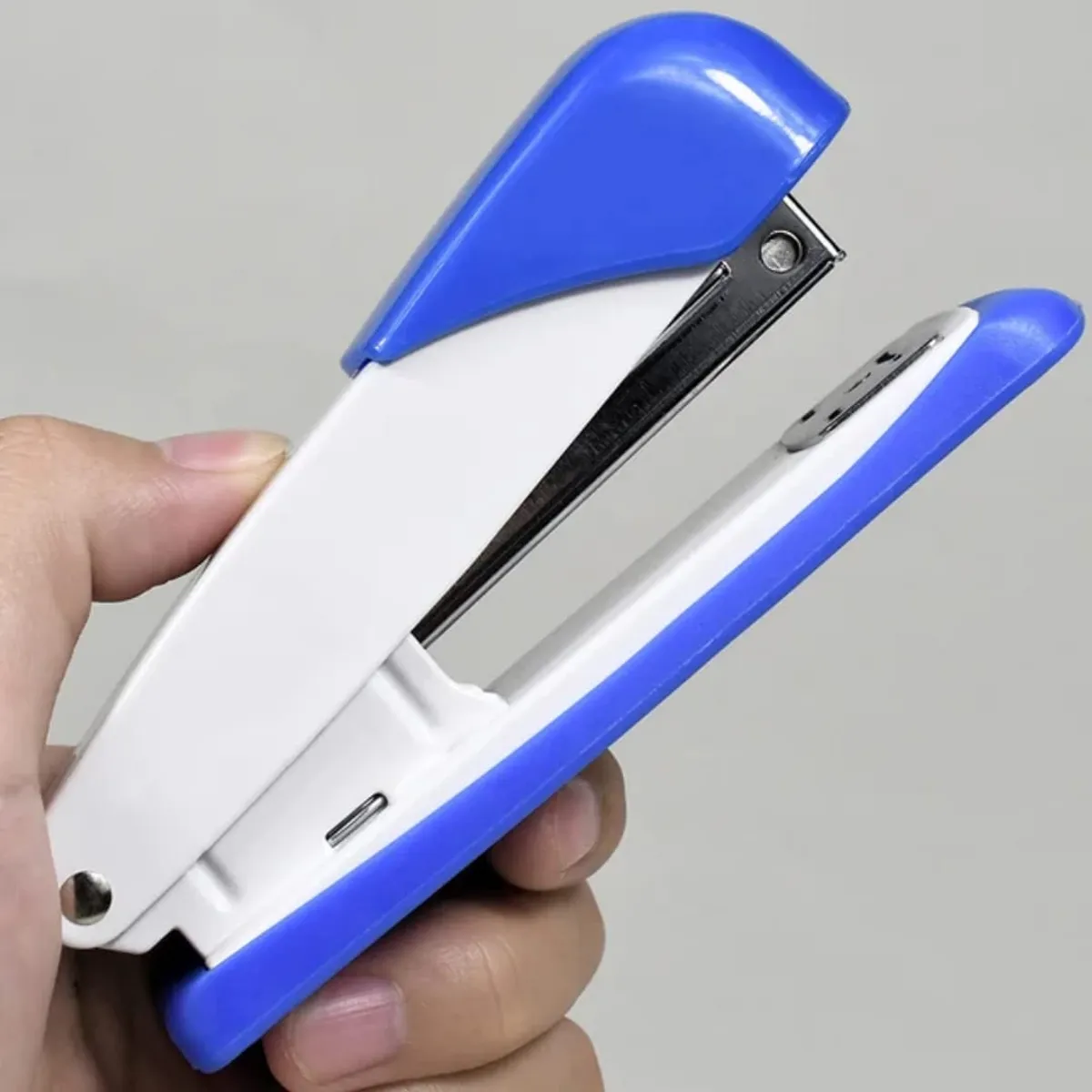 GENERICO - Corchetera de metal mediana portable