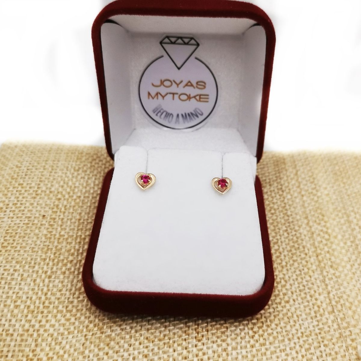 JOYAS MYTOKE - Aros Oro 18 kilates Corazon Rubi Tornillo Niña Mujer Joven.-