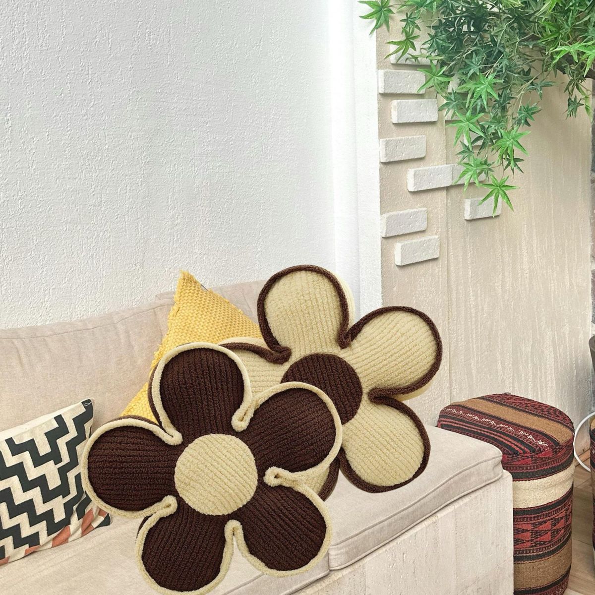 GENERICO - SET DE 4 COJINES DISEÑO FLOR COLOR BEIGECAFÉ