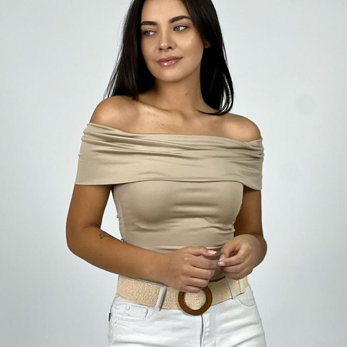 ENIGMATICA BOUTIQUE - Polera Elasticada Hombros Caídos - Café - Único