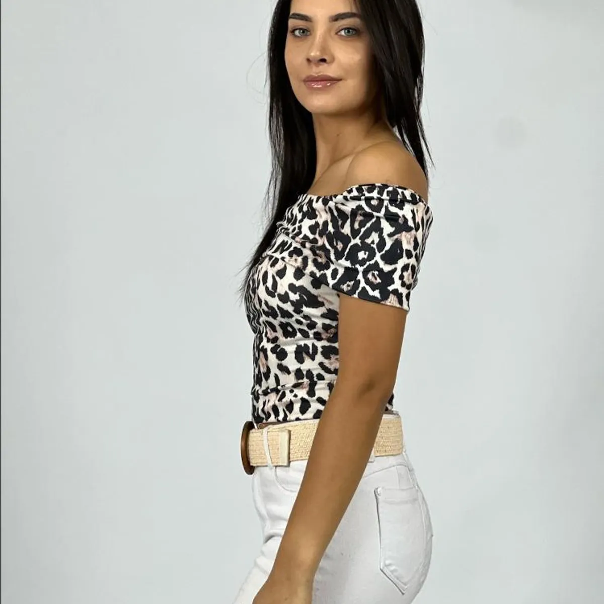 ENIGMATICA BOUTIQUE - Polera Elasticada Hombros Caídos - Café - Único