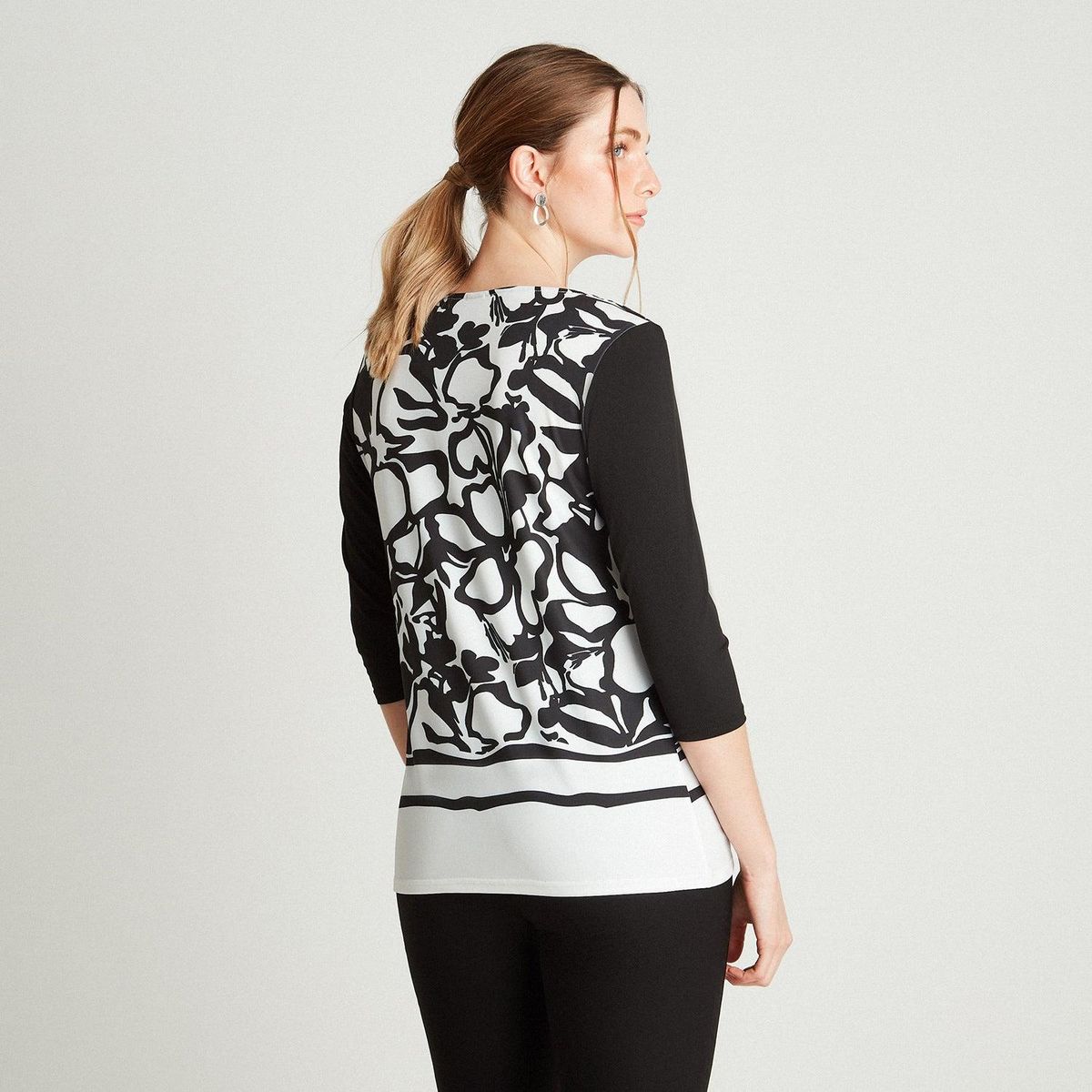 LORENZO DI PONTTI - Polera Manga 3/4 Arena Estampado Tachas en Escote