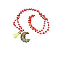 TAROT CHURRUCA OFICIAL - Collar de perlas rojas con luna vintage de resina para chakras