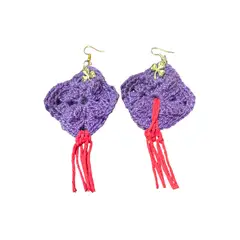 TAROT CHURRUCA OFICIAL - Aros a crochet desiguales lila con dije de trebol plata tibetana