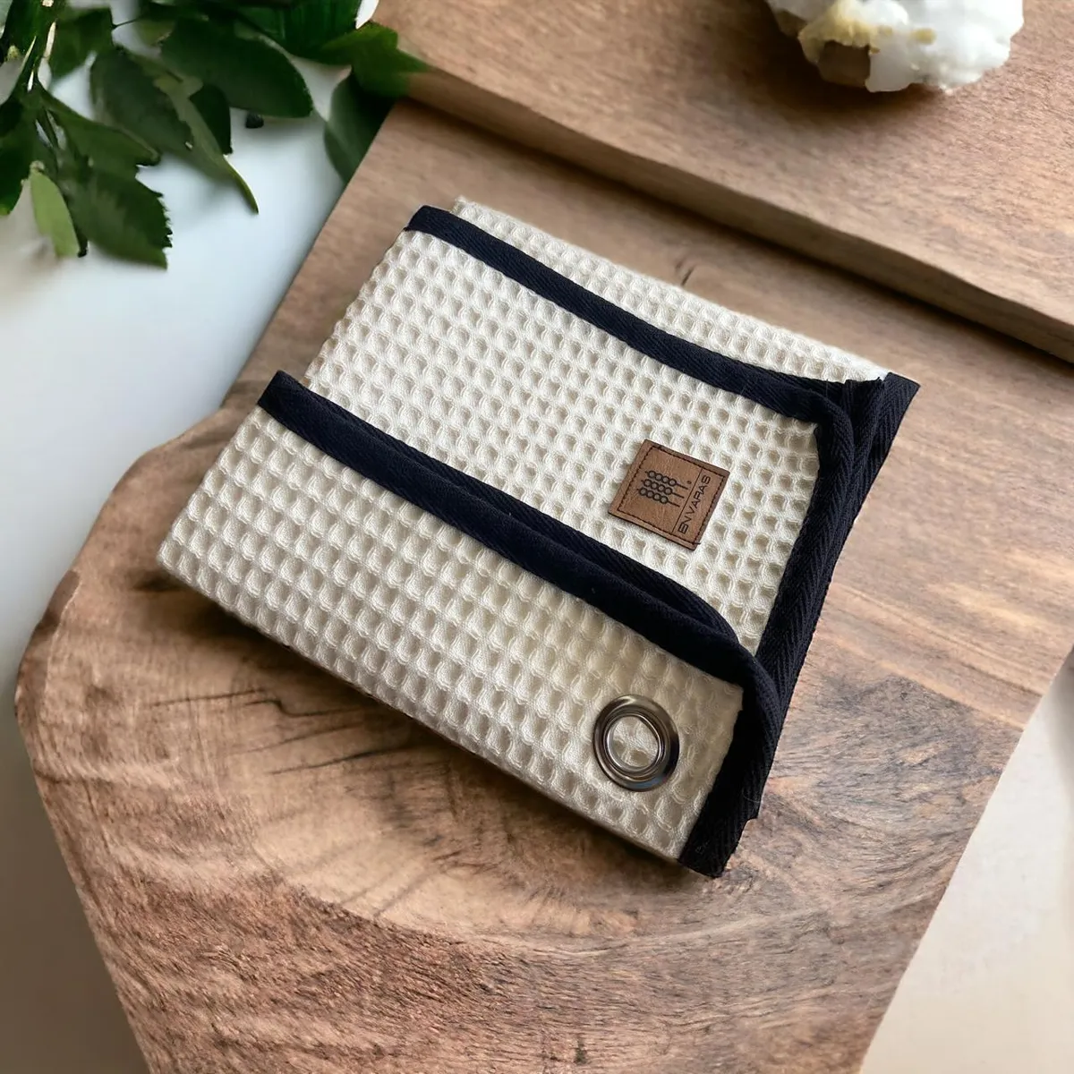 EN VARA'S MEATS & GRILL - Paño Parrillero Beige 100% algodón  con holder y detalles