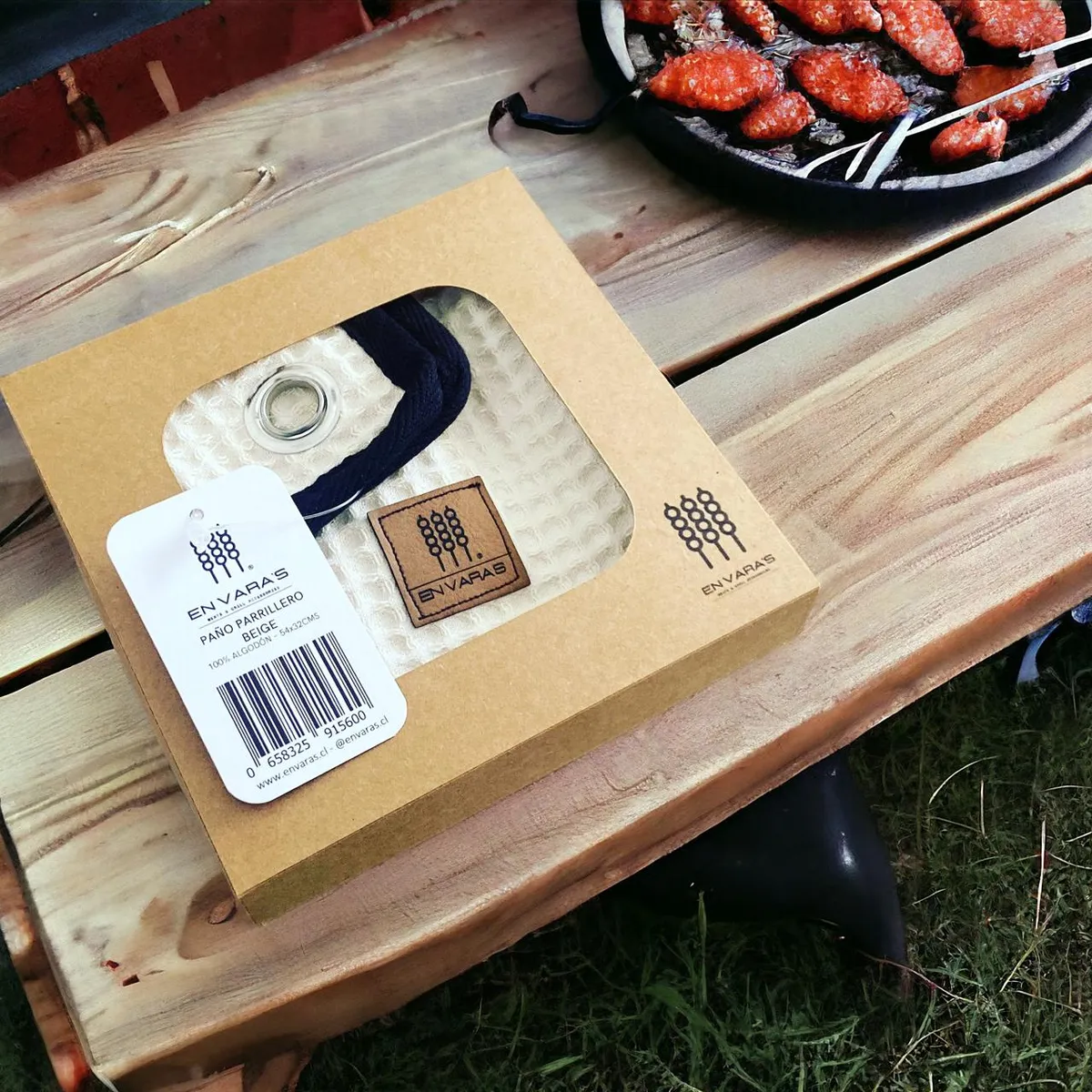 EN VARA'S MEATS & GRILL - Paño Parrillero Beige 100% algodón  con holder y detalles
