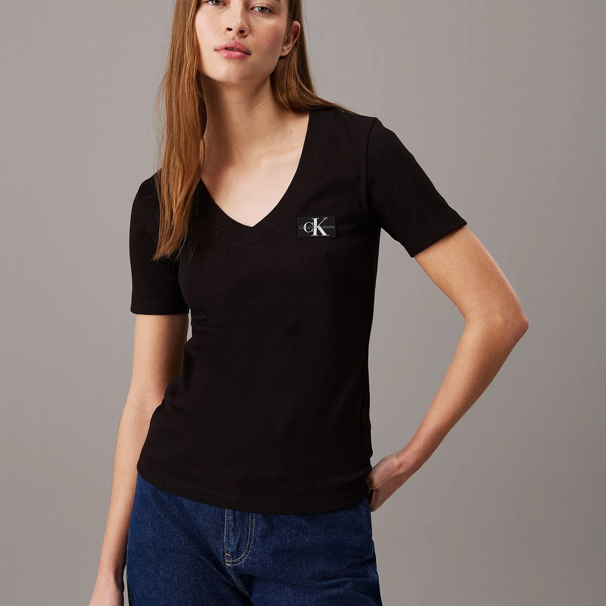 CALVIN KLEIN - Polera Woven Label Rib V-Neck Negro Calvin Klein