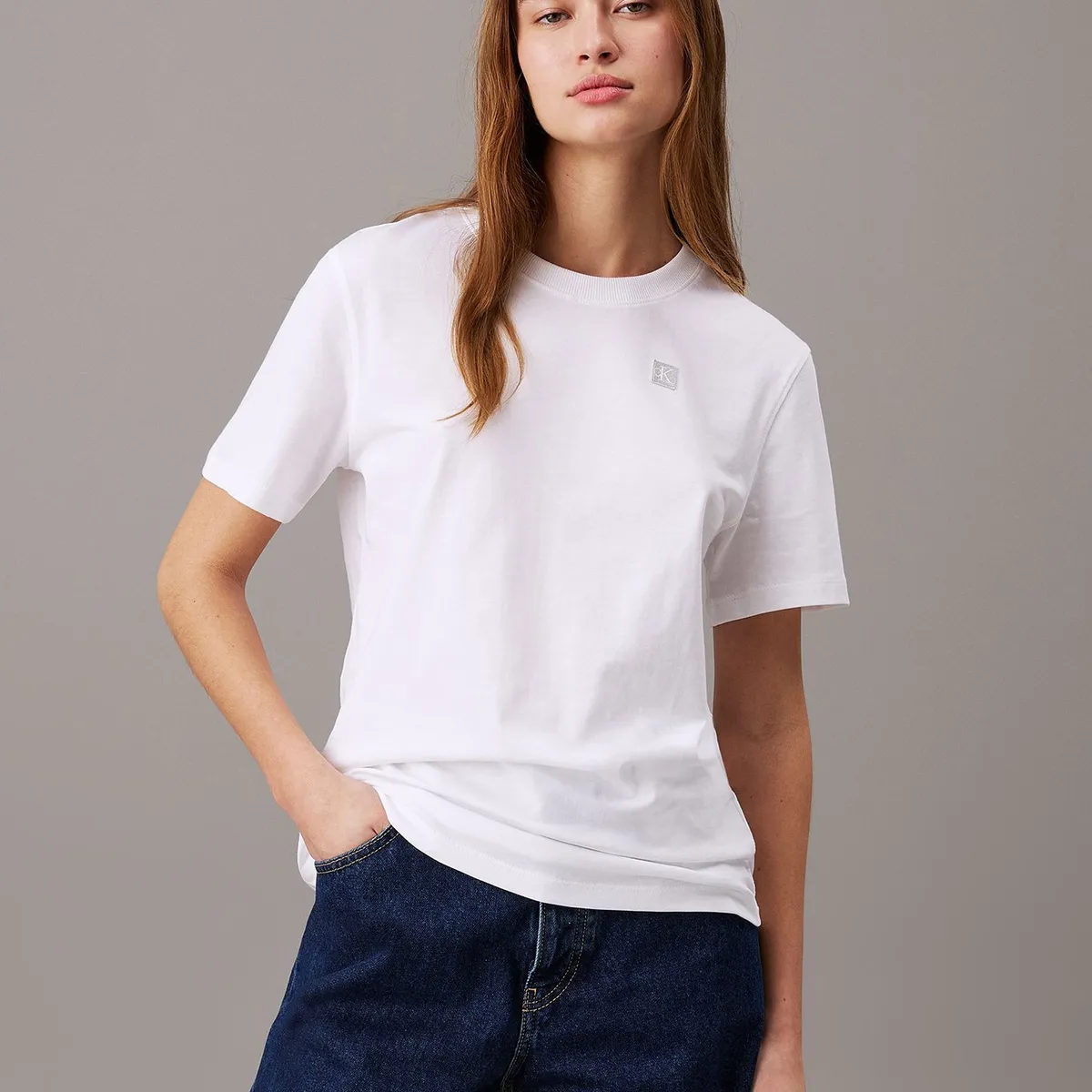 CALVIN KLEIN - Polera Ck Embro Badge Regular Blanco Calvin Klein