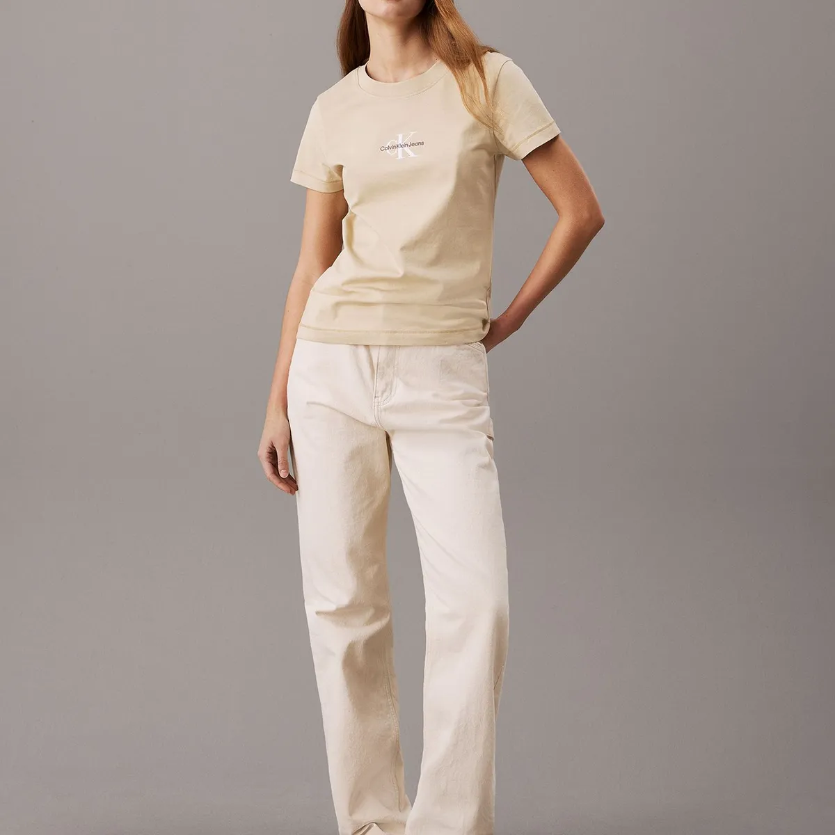 CALVIN KLEIN - Polera Monologo Slim Beige Calvin Klein