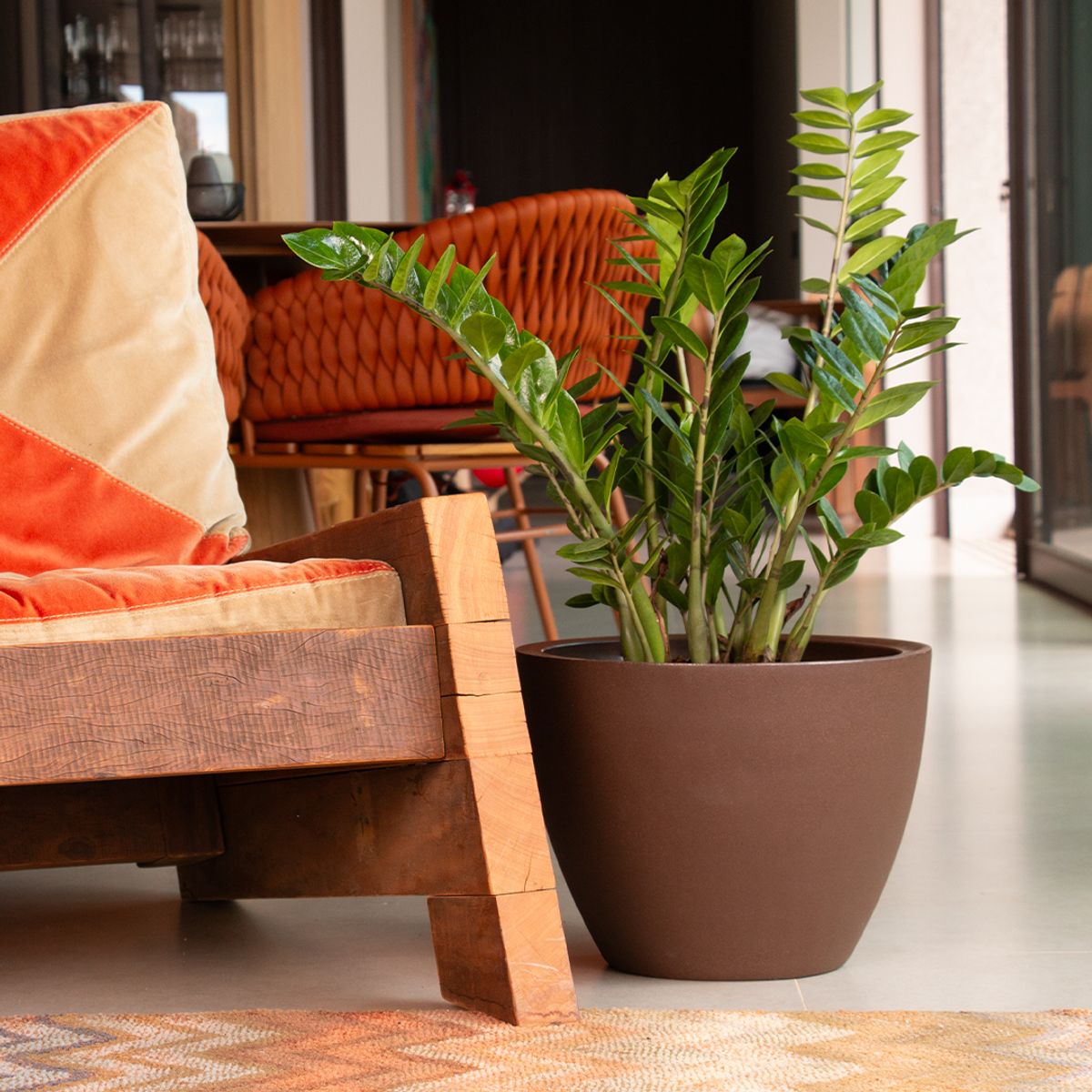 MILK - Macetero Cone Bajo 28 Café Con Plato