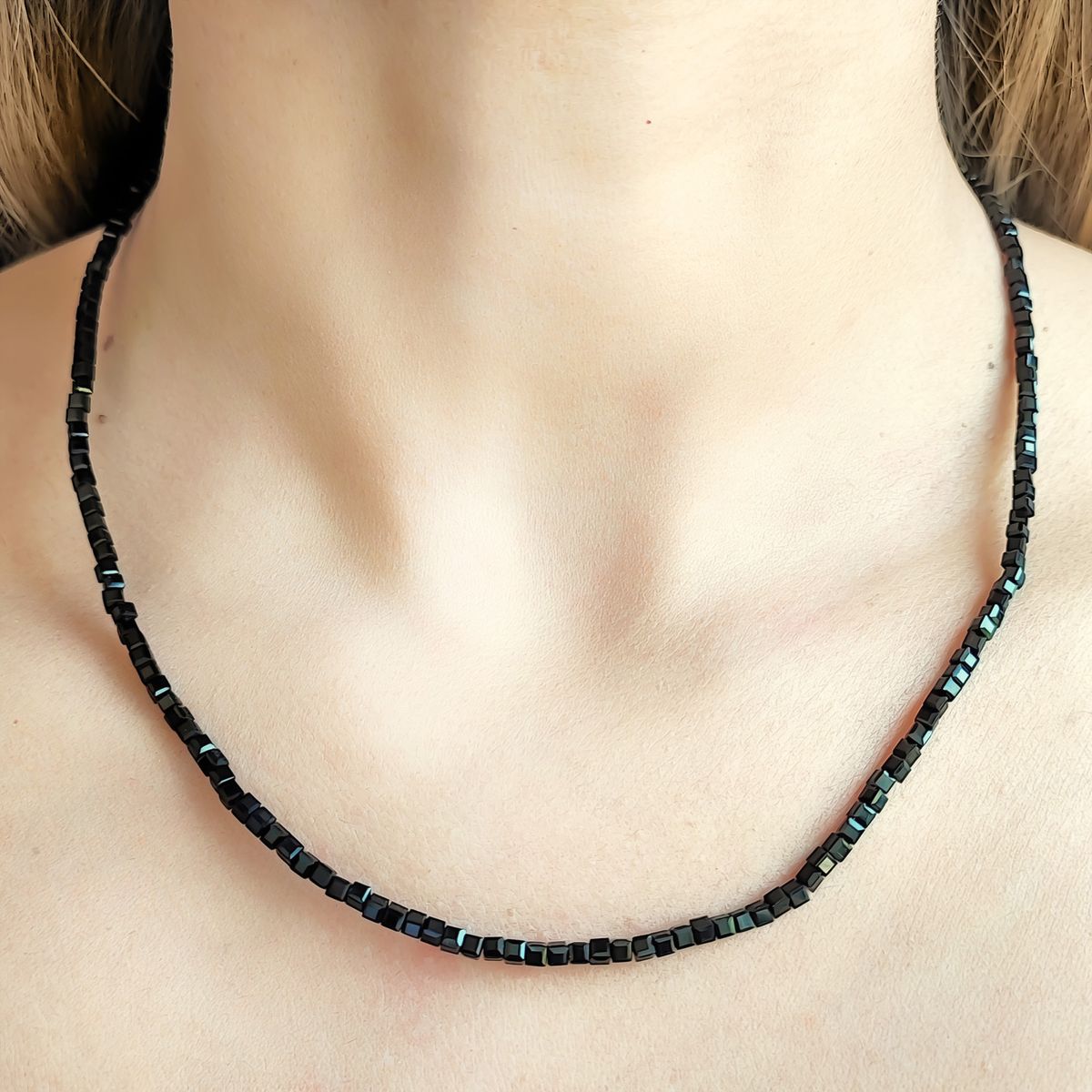 COGGIOLA - Collar Cubo Cristal Negro 2mm Enchapado Oro 18K