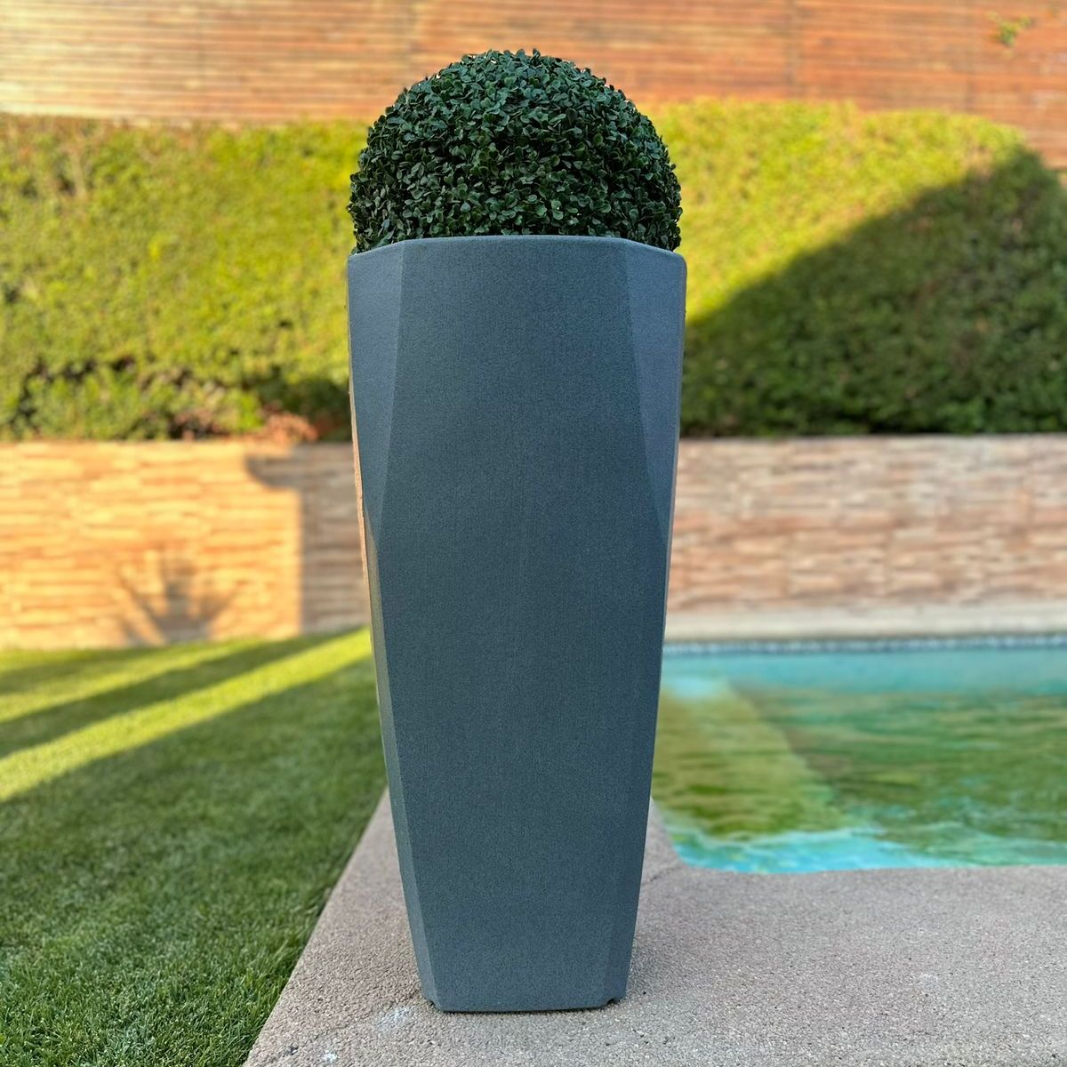 GENERICO - MACETERO GRAFITO MODELO CAPITOLIO 80CM DE ALTO