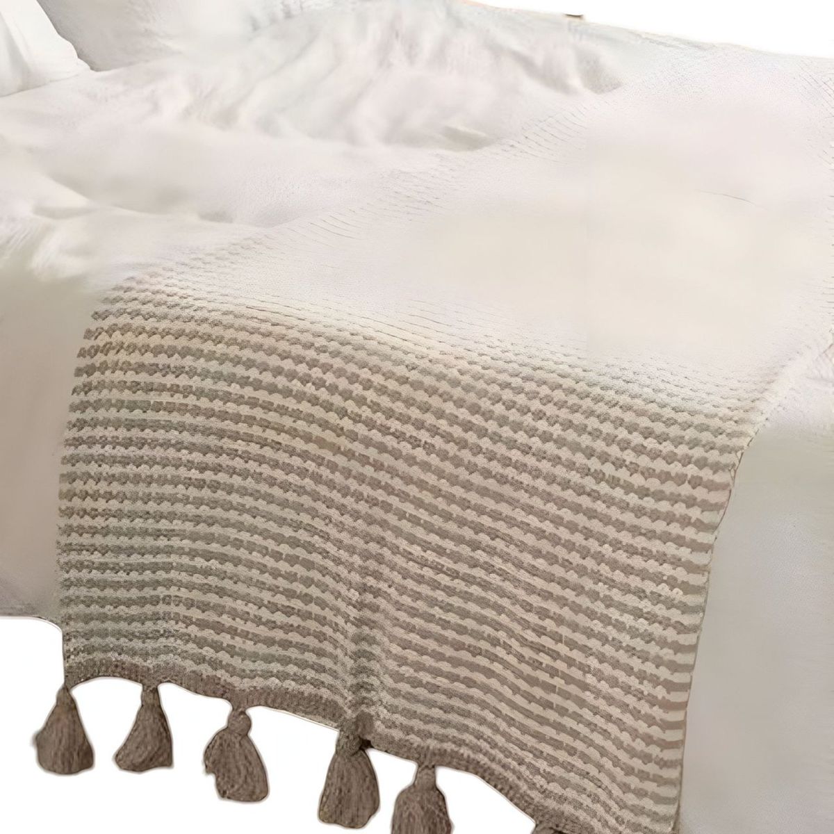 GENERICO - MANTA O PIECERA CON POMPONES