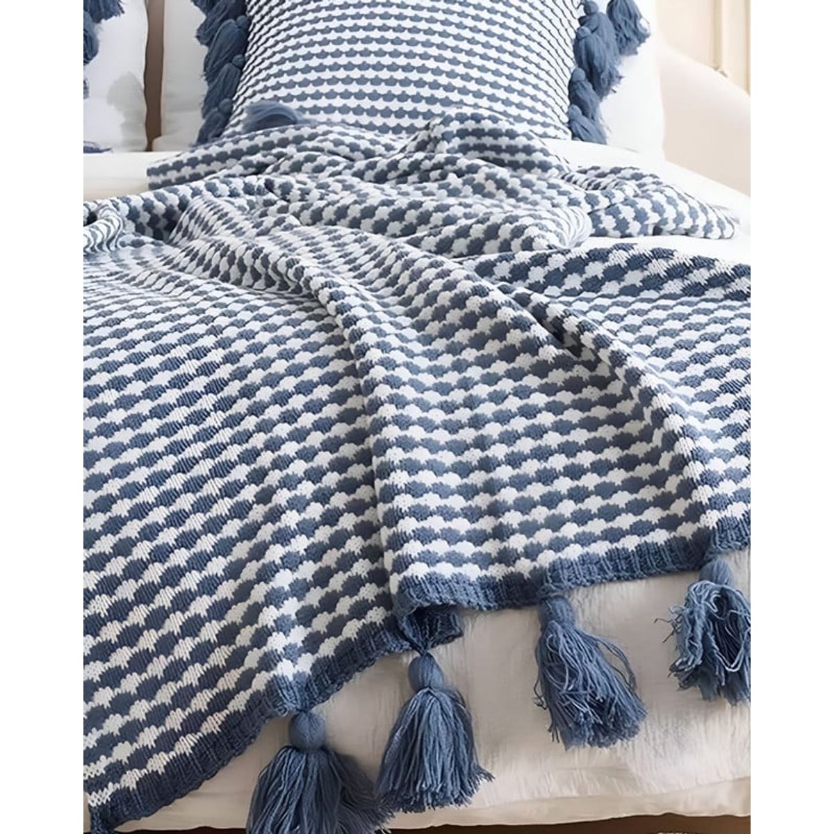 GENERICO - MANTA O PIECERA CON POMPONES