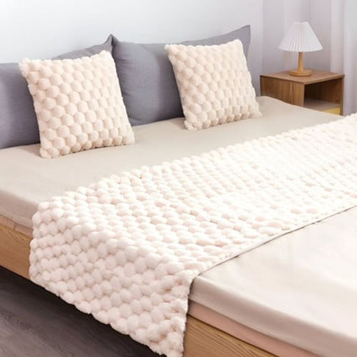 GENERICO - JUEGO DE PIECERA DE CAMA CON 2 FUNDAS MODELO PERLA BEIGE