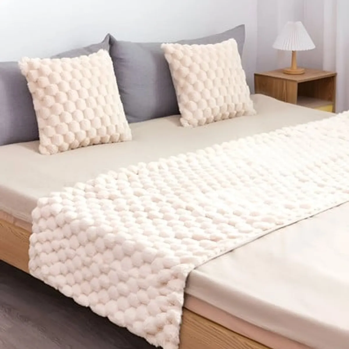 GENERICO - JUEGO DE PIECERA DE CAMA MAS 2 COJIN CON FUNDAS MODELO PERLA BEIGE